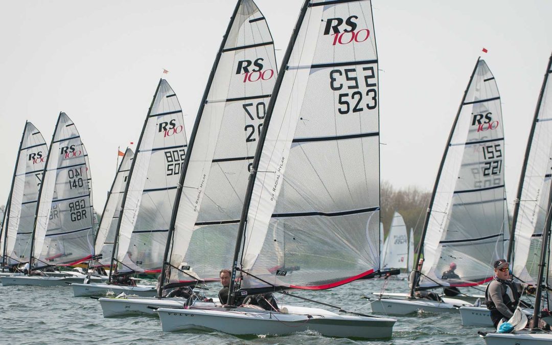 RS100_race to the first mark